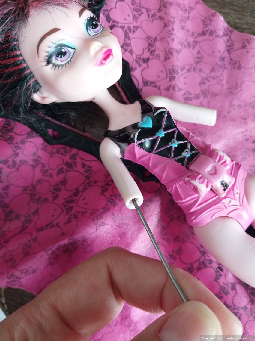 Куклы дочек подруги приходили лечиться + выкройка брюк и безрукавной блузки на куклу Hasbro Super girls