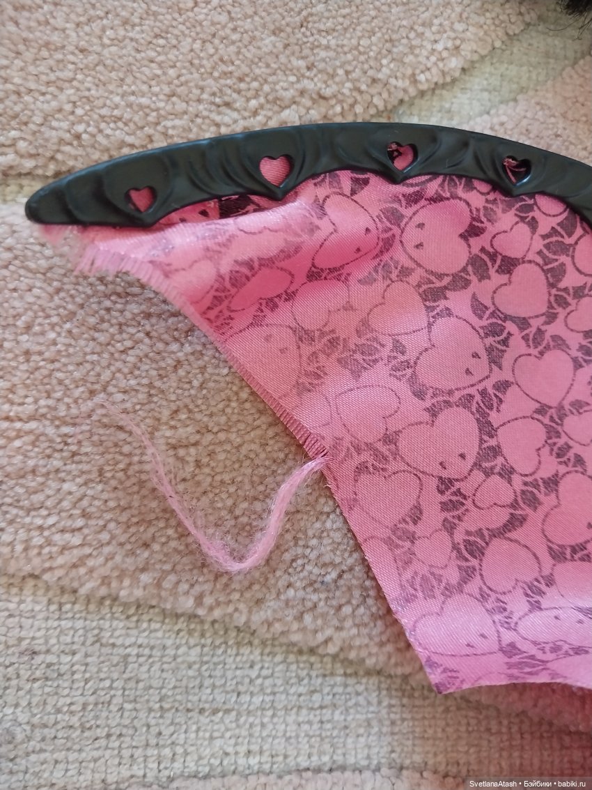 Куклы дочек подруги приходили лечиться + выкройка брюк и безрукавной блузки на куклу Hasbro Super girls (фото 7)