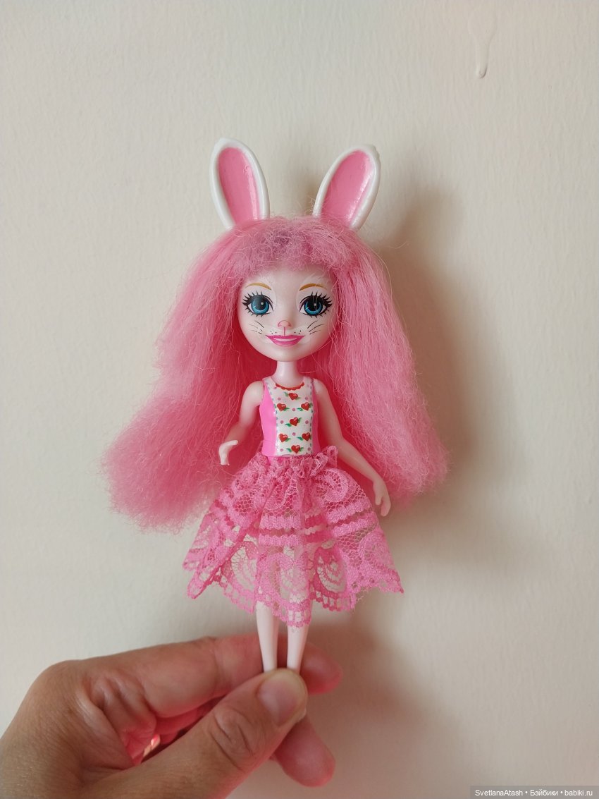 Куклы дочек подруги приходили лечиться + выкройка брюк и безрукавной блузки на куклу Hasbro Super girls