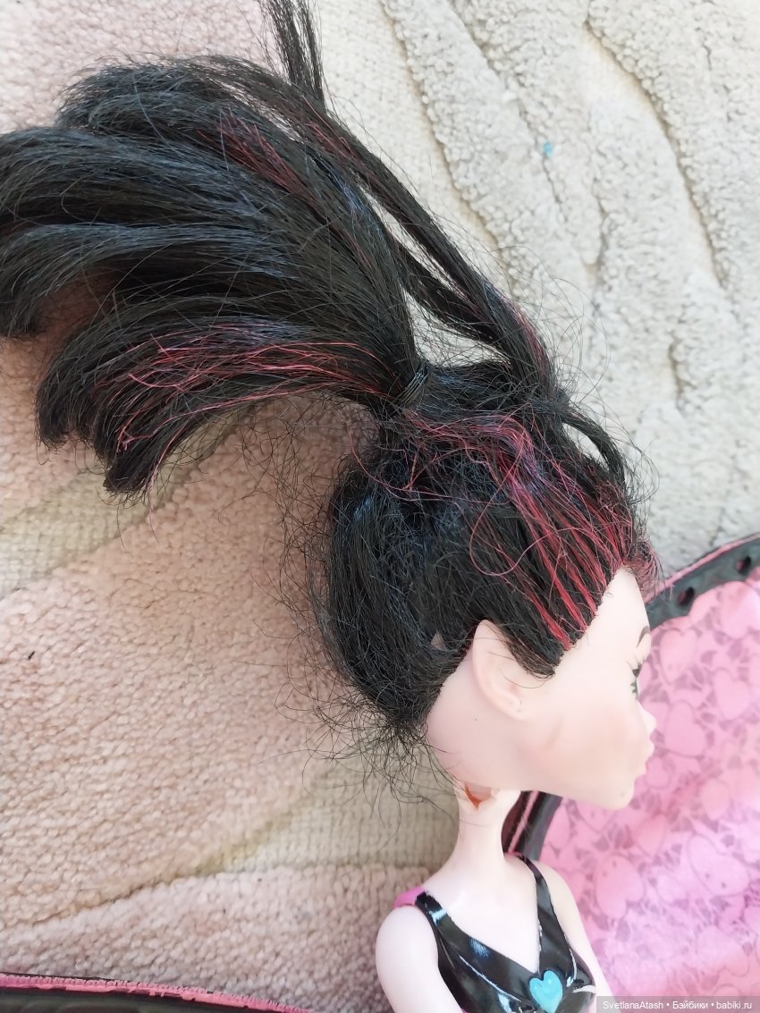 Куклы дочек подруги приходили лечиться + выкройка брюк и безрукавной блузки на куклу Hasbro Super girls (фото 5)