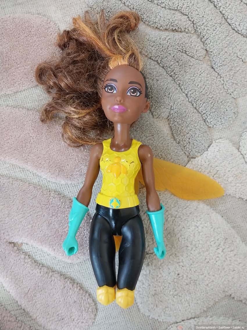 Куклы дочек подруги приходили лечиться + выкройка брюк и безрукавной блузки на куклу Hasbro Super girls