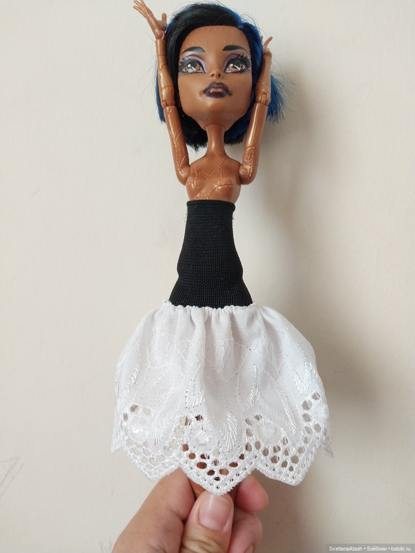 Простое платье для небольших кукол (фото 7)