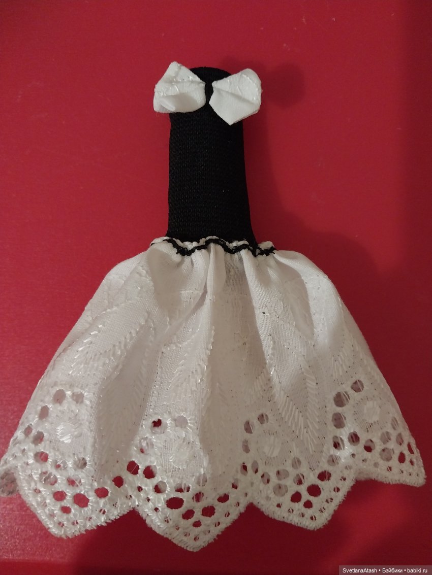 Простое платье для небольших кукол