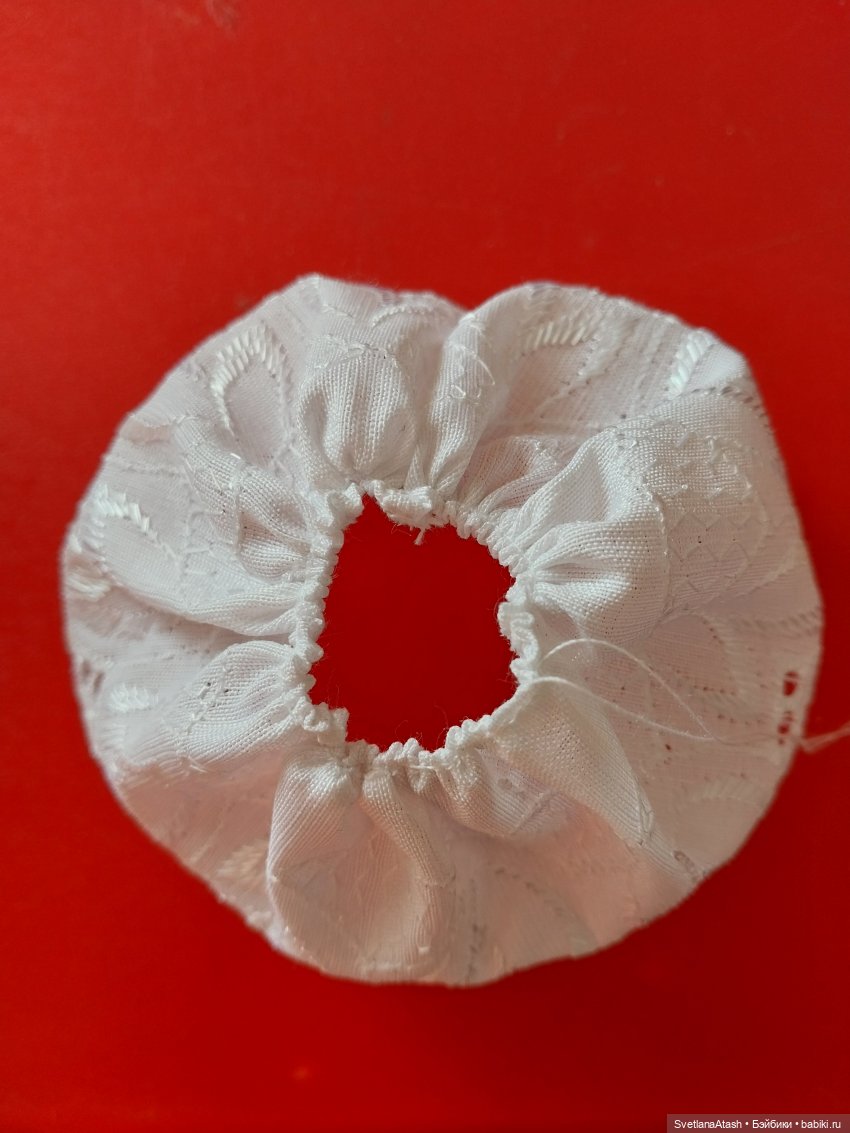 Простое платье для небольших кукол (фото 5)