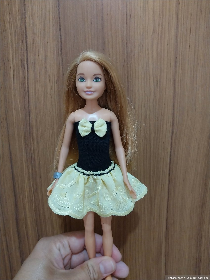 Простое платье для небольших кукол