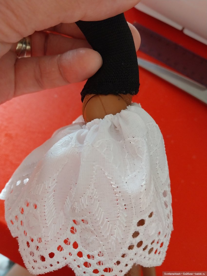 Простое платье для небольших кукол (фото 6)