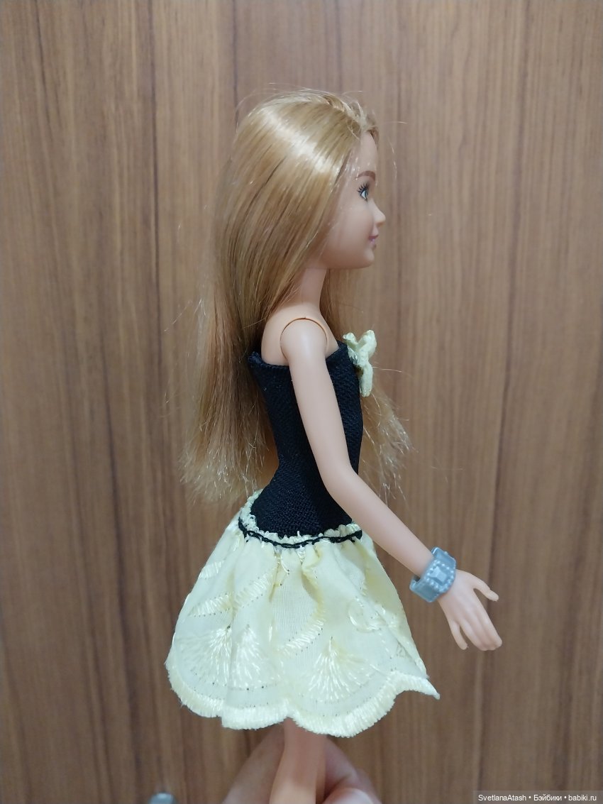 Простое платье для небольших кукол