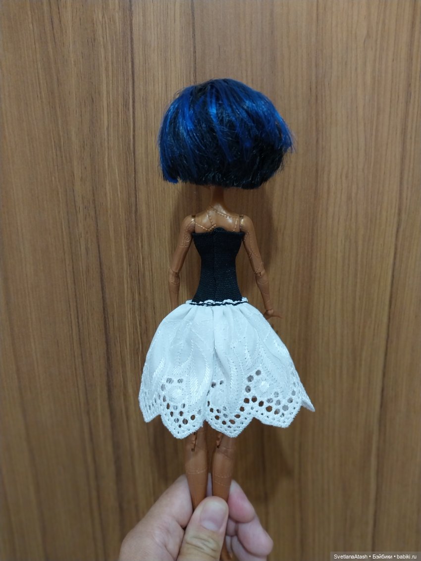 Простое платье для небольших кукол
