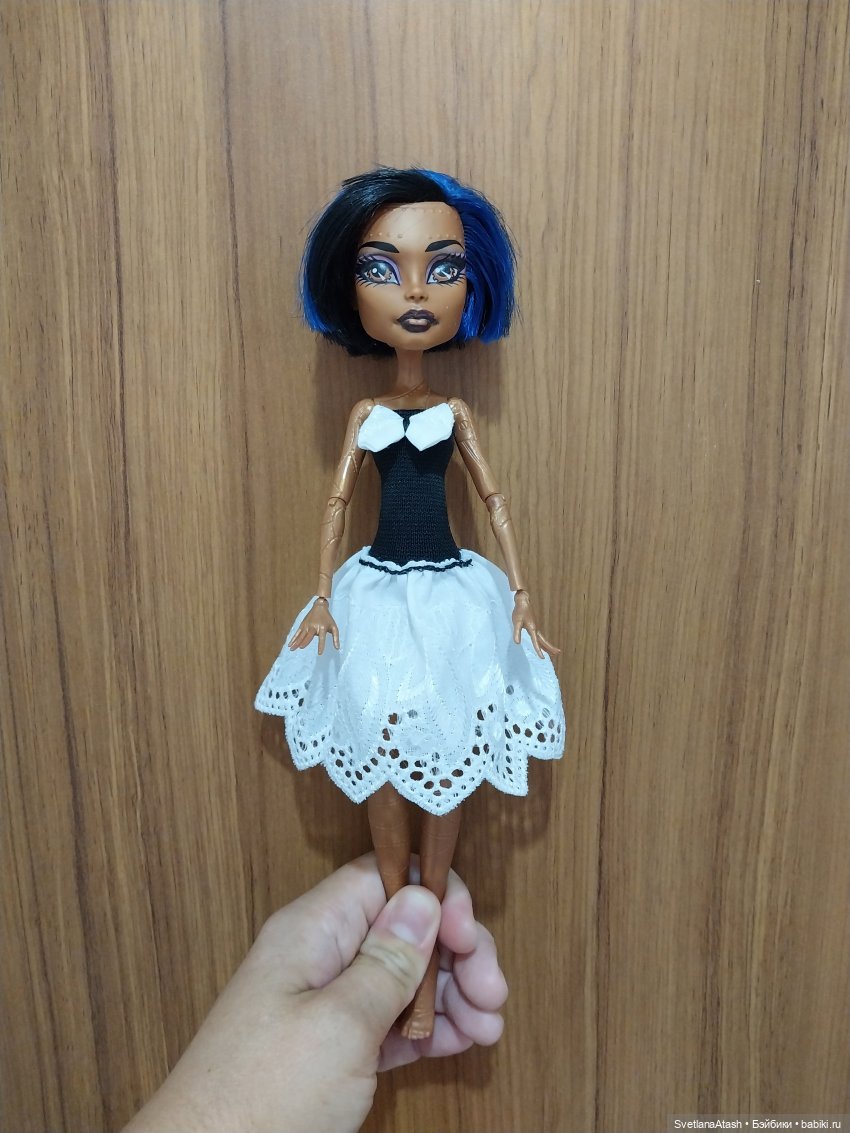 Простое платье для небольших кукол