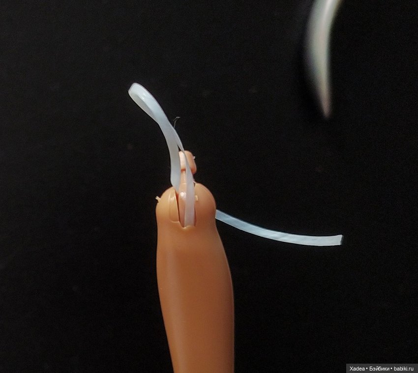 Чиним локтевой шарнир у Барби (фото 4)