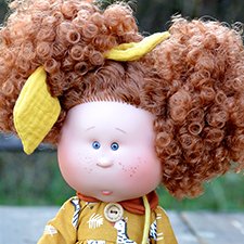 Уж небо осенью дышало, и Мия средь листвы гуляла