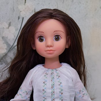 Мирэя на примерке