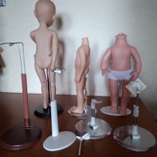 Продам лот из 7 подставок для разных кукол