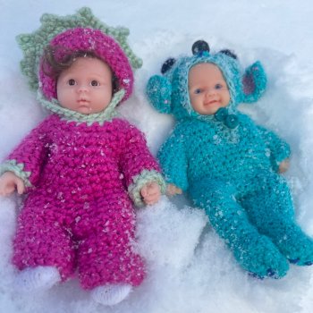 Мотя и Кили гуляют с собаками.