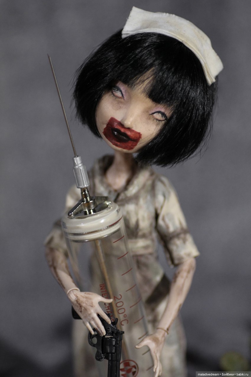 Медсестра из Сайлент Хилла (фото 3)
