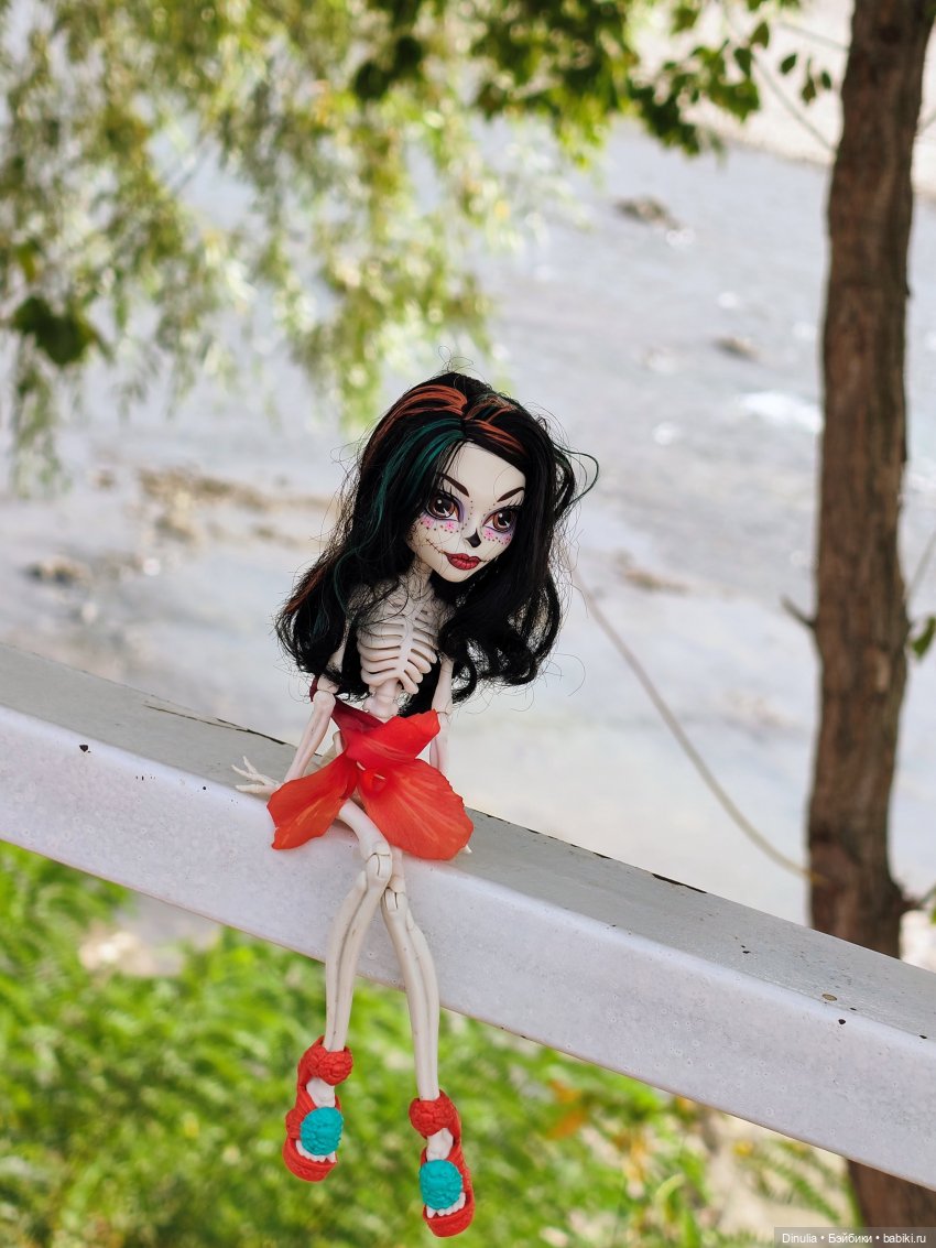 Скелита Калаверс гуляет — Куклы Monster High и Ever After High: G1 (фото 7)