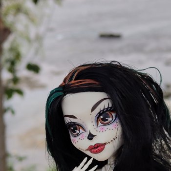 Скелита Калаверс гуляет