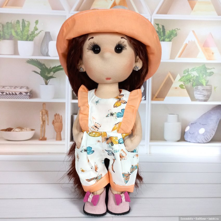 Кукла с одеждой