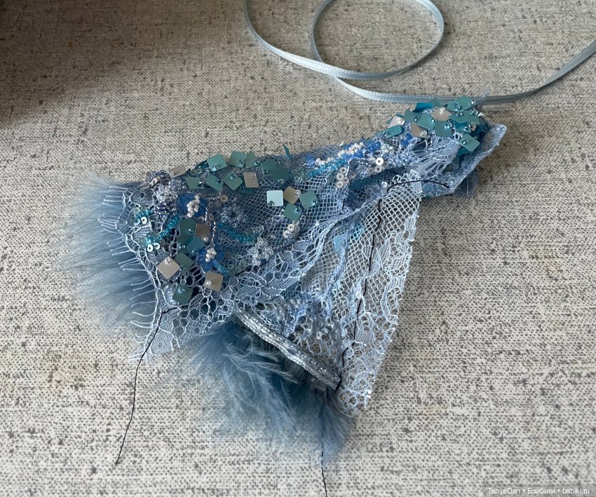 Маленькое платье цвета весеннего неба (фото 6)