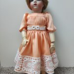 Платье из винтажного натурального шелка персикового цвета и антикварных французских кружев