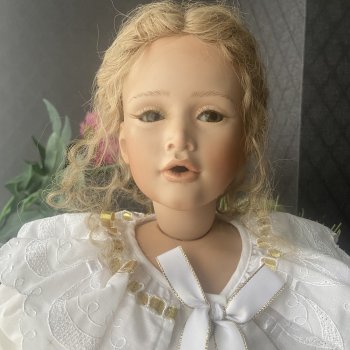 Прошу помочь опознать красавицу