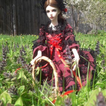 Прогулка в саду.