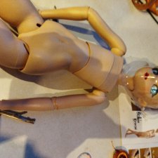 При перетяжке Dollfie Dream болтаются бедра и плечи