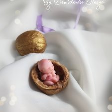 Куколка в орешке