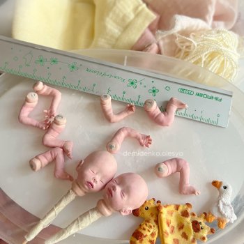 Процесс создания миниатюрных кукол младенцев