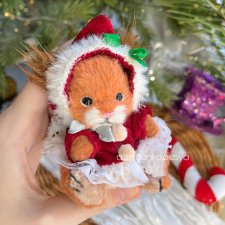 Маленькая белочка Зои