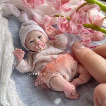 Миниатюрная кукла младенец Алёна. Мини реборн