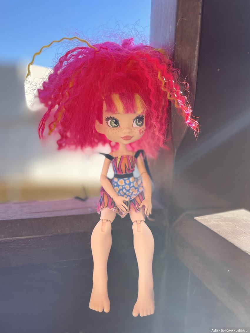 Шкодница Cave Club Эмберли (Emberly), Mattel GNL96 (фото 7)