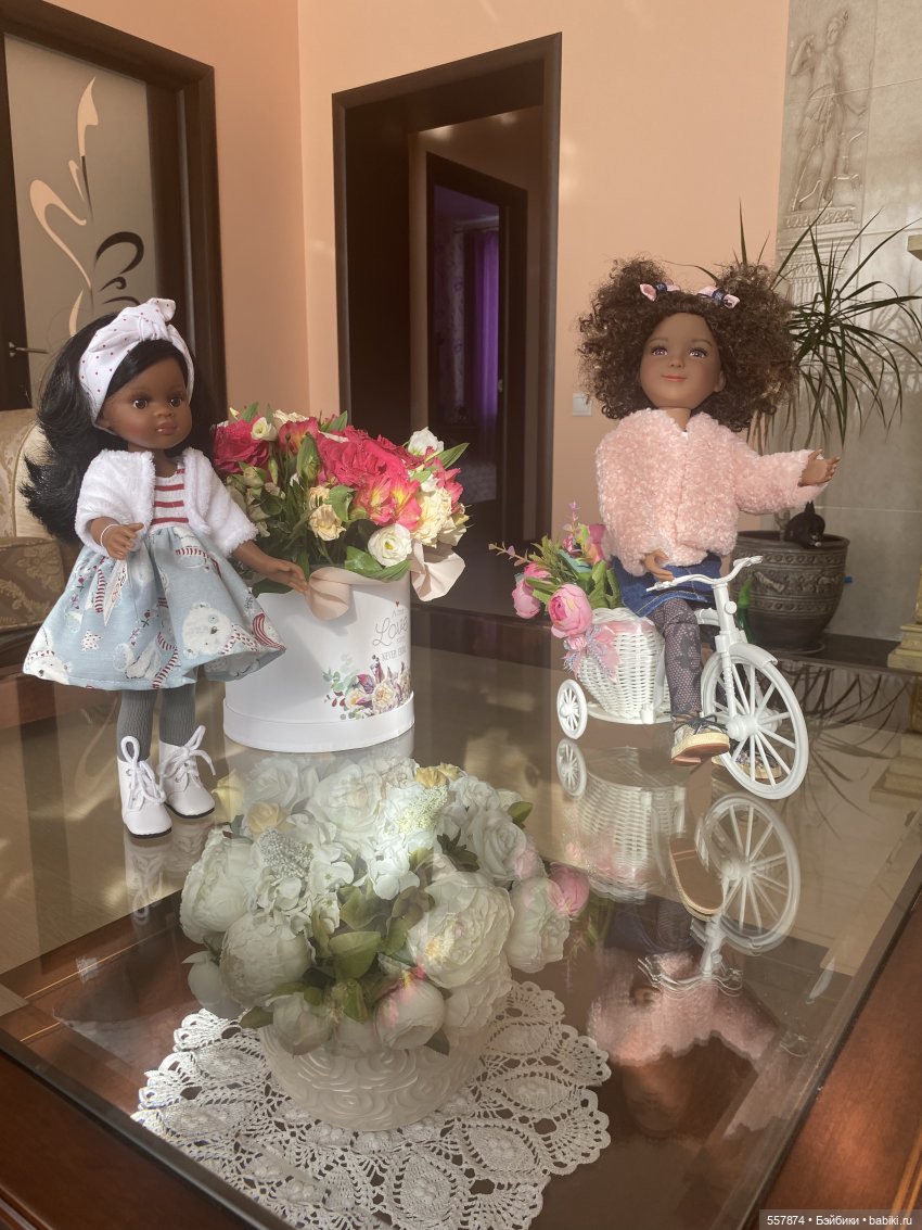 А они живые).