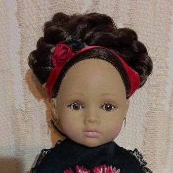 Подскажите, пожалуйста, как зовут куклу