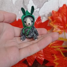 Оливер. Необычный мишка в милой шапочке.