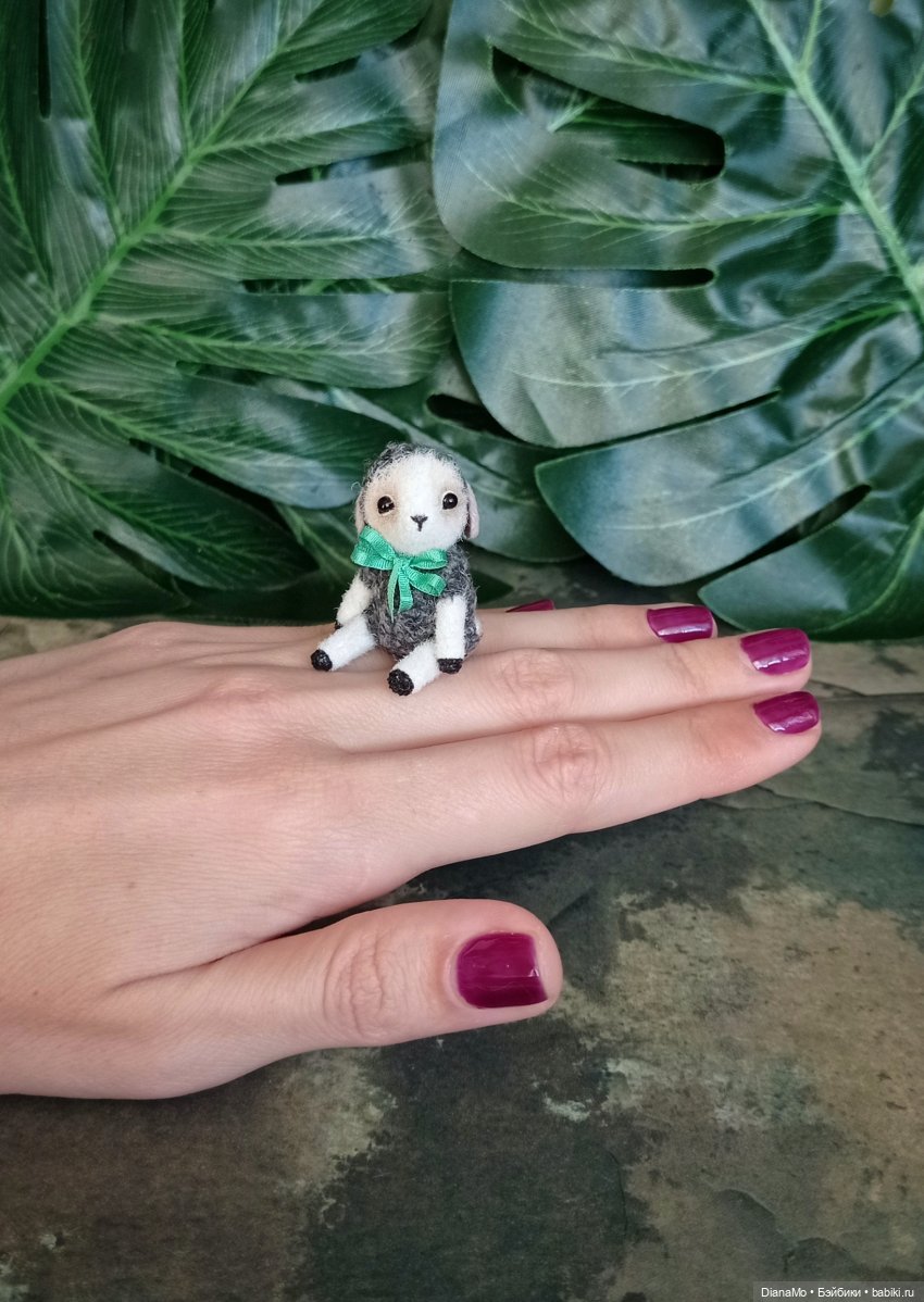 У серого барашка растут, растут кудряшки