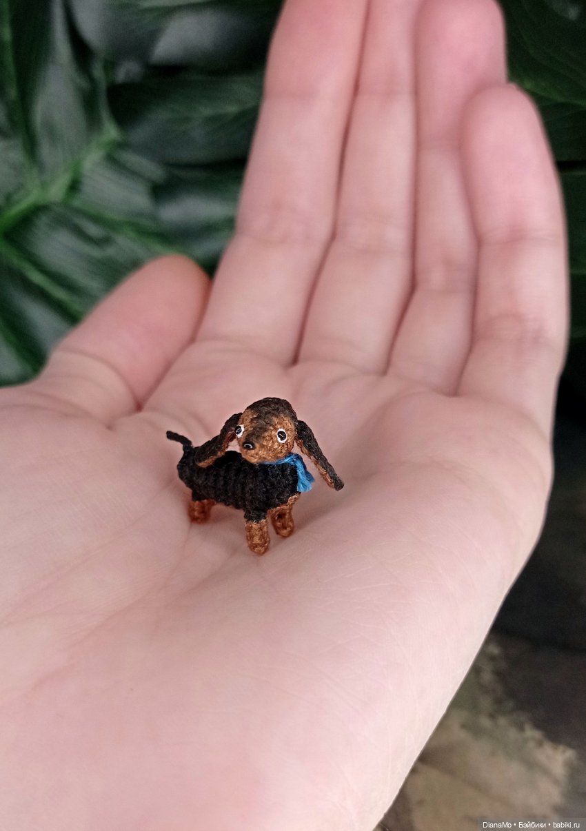 Микро таксик — Вязаные игрушки и амигуруми: крючком (фото 3)