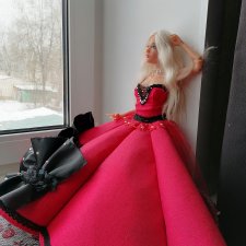 Яркое платье