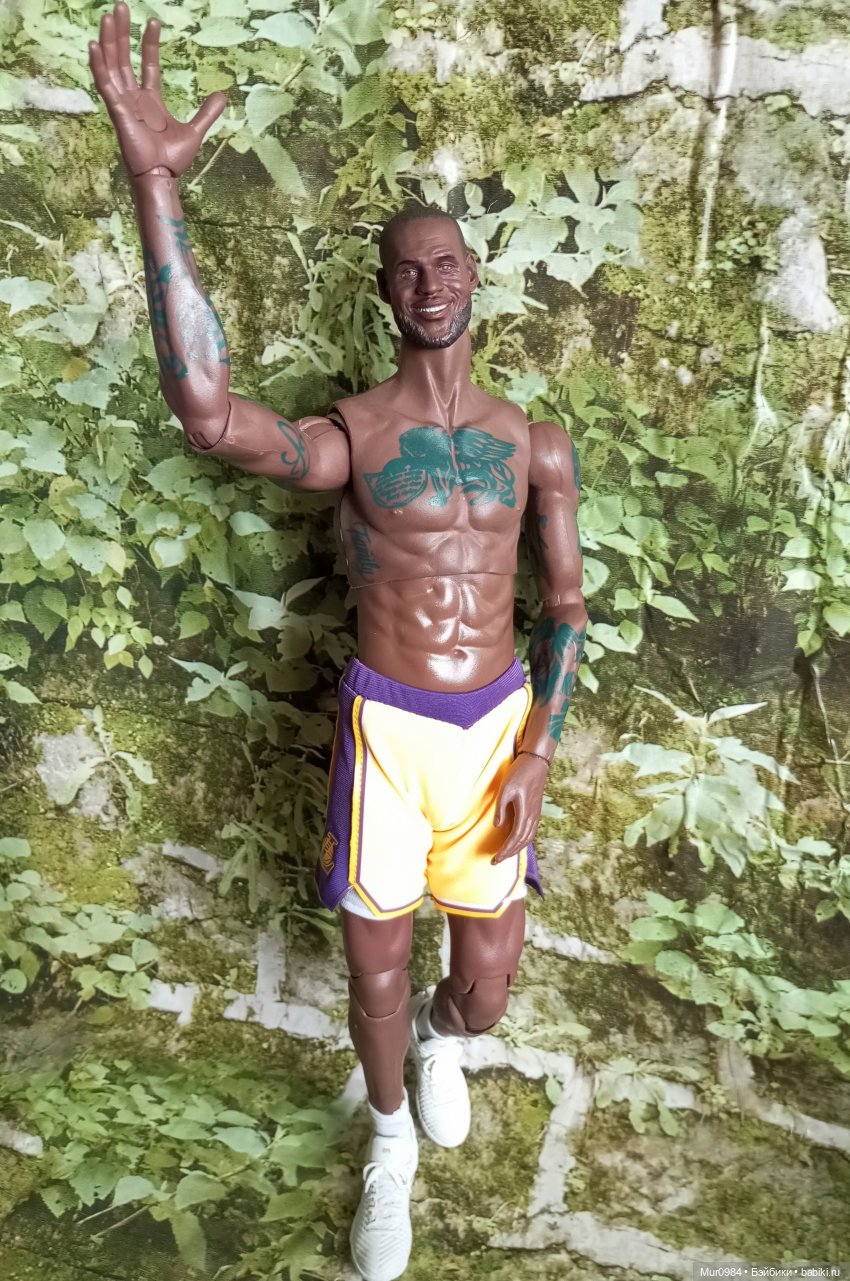 Ещё один баскетболист - экшен LeBron James (фото 10)