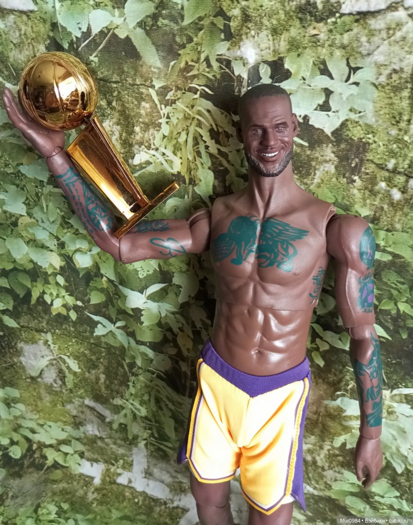 Ещё один баскетболист - экшен LeBron James