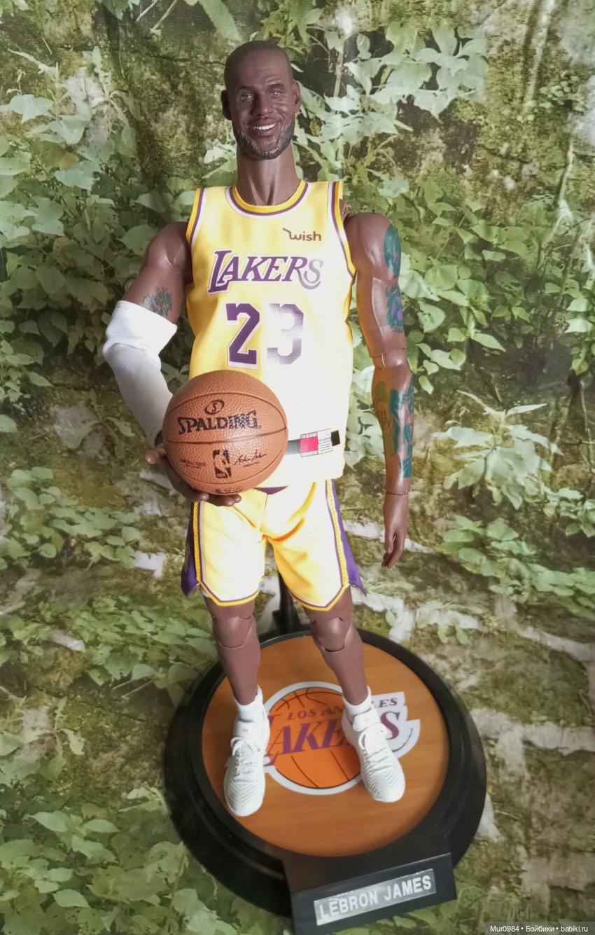 Ещё один баскетболист - экшен LeBron James (фото 7)