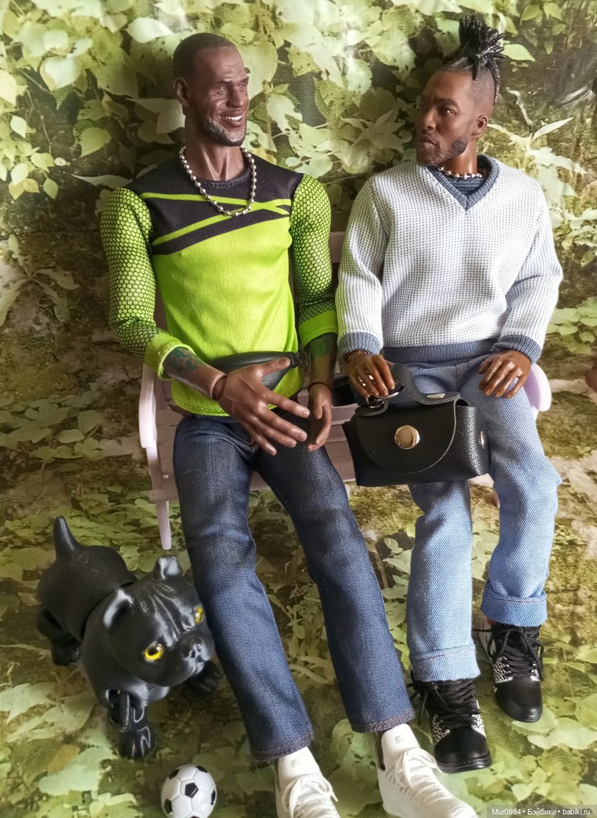 К нашему баскетболисту Джеймсу приехал друг Дэвид