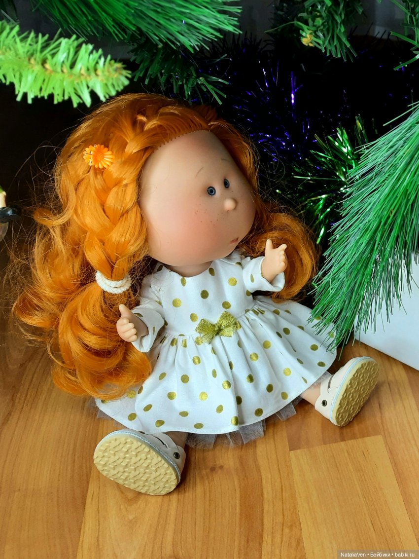 По следам Мийных праздников, или Иванка разбирает и примеряет подарки (фото 2)