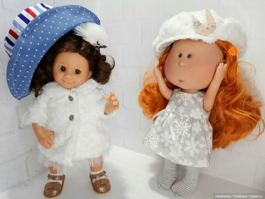 По следам Мийных праздников, или Иванка разбирает и примеряет подарки (фото 9)