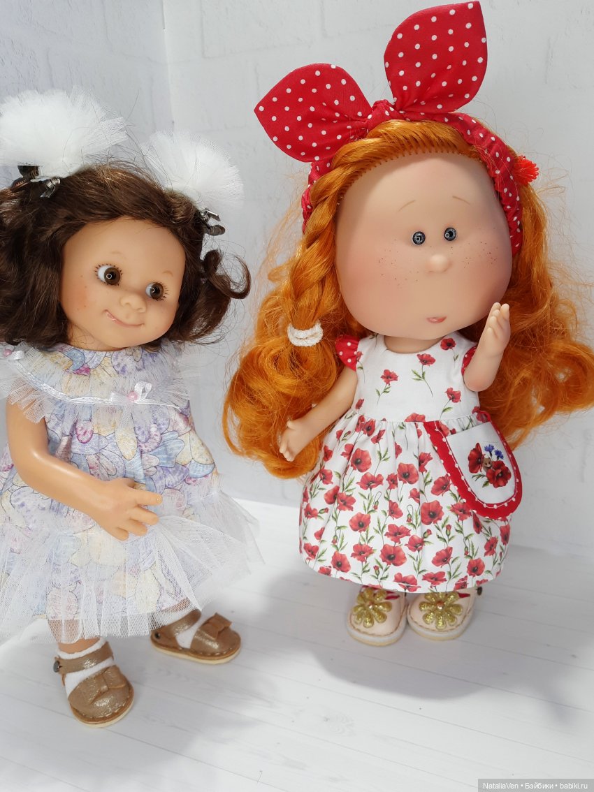 По следам Мийных праздников, или Иванка разбирает и примеряет подарки (фото 8)