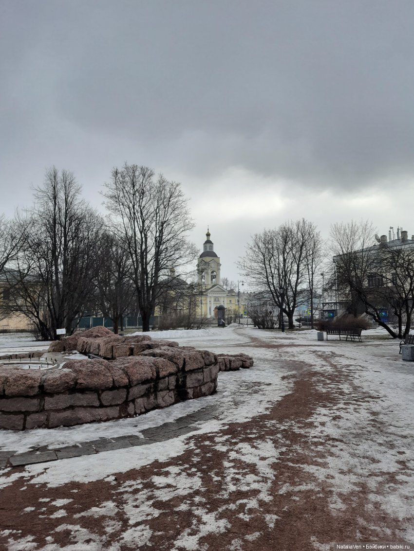 Пожалуйста, присмотрите за этим медвежонком, или Минуш Полин и Паддингтон путешествуют к дворцам и замкам, а потом