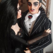 В роли семейки Аддамс.