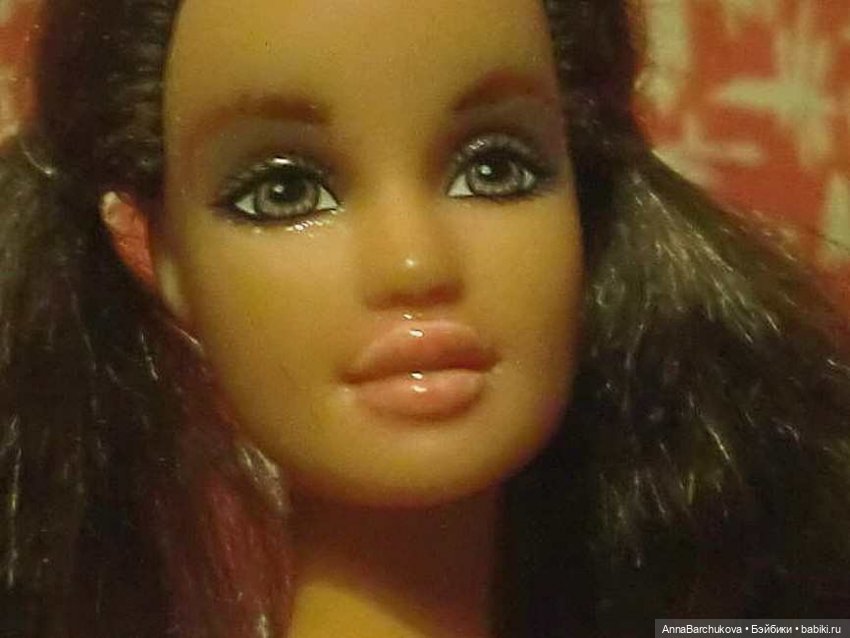 Обновила стёршийся мейк куклы Терезы от Mattel (фото 2)