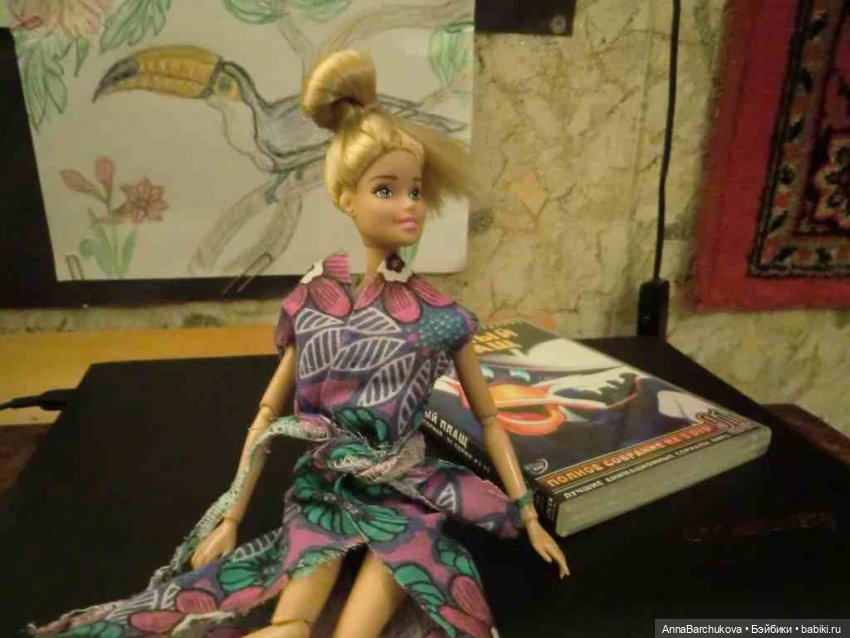 Фотосессия в недошитом халатике в подарок кукле на праздник (фото 2)