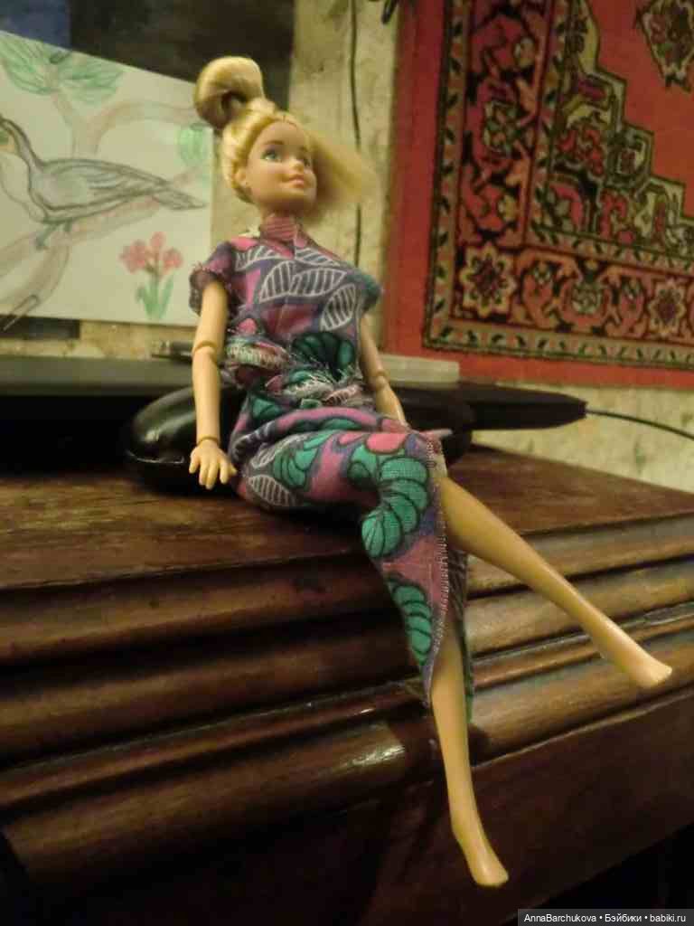 Фотосессия в недошитом халатике в подарок кукле на праздник